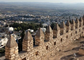 الكاف: تزايد عدد السياح الجزائريين الوافدين عبر معبري ساقية سيدي يوسف وقلعة سنان