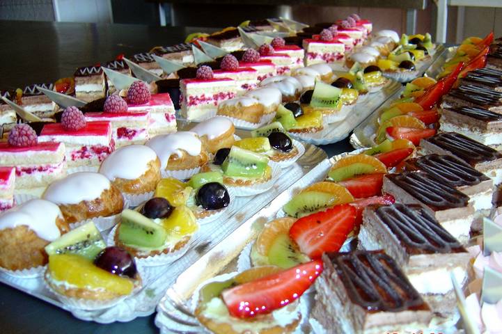 حجز 21 طنا من مواد غير آمنة وغلق 8 محلات بمناسبة رأس السنة الميلادية