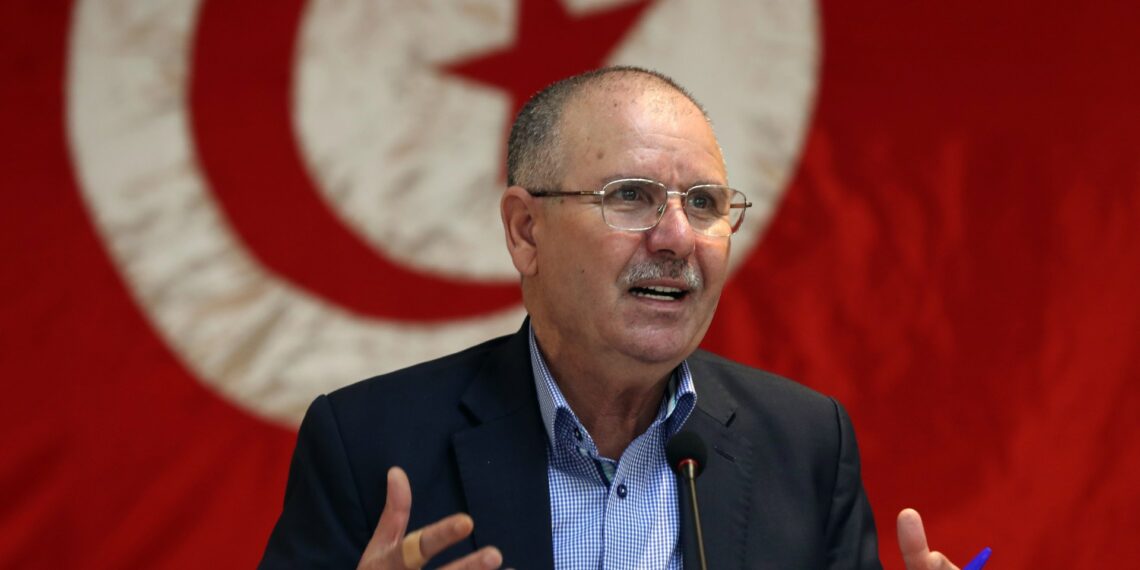 نورالدين الطبوبي يتراجع عن الاستقالة