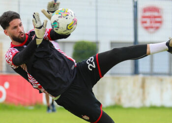 معز حسن ينتقل لريد ستار الفرنسي