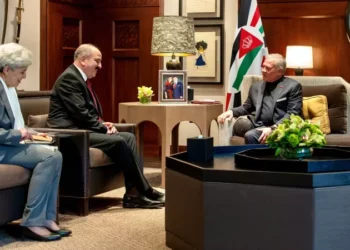 وزير الخارجية يلتقي في عمّان الملك الأردني