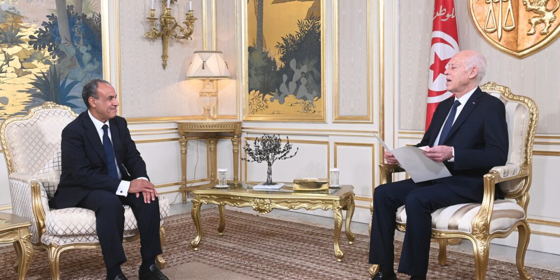 استقبل وزير خارجية الجزائر: قيس سعيّد يؤكّد أنّ الحلّ في ليبيا لا يمكن أن يكون الا ليبيّا ليبيّا