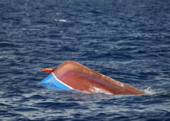 المنستير: انقلاب قارب صيد يودي بحياة أربعة بحارة…والبحث متواصل لإيجاد الخامس