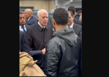 رئيس الجمهورية يعاين الأوضاع بمنطقة البحر الأزرق بالمرسى وبجهة سيدي بوسعيد بعد الفيضانات الأخيرة