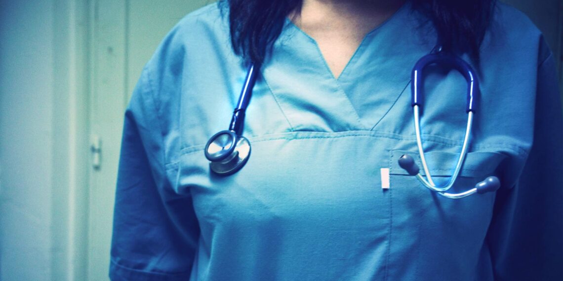 عمادة الأطباء تحذر من “مخاطر الفوترة الإلكترونية” وإمكانية مسّها بالسرّ الطبي