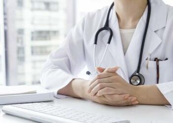 الترفيع في منحتي السكن والغذاء للمتربصين الداخليين والمقيمين في الطب والصيدلة وطب الأسنان