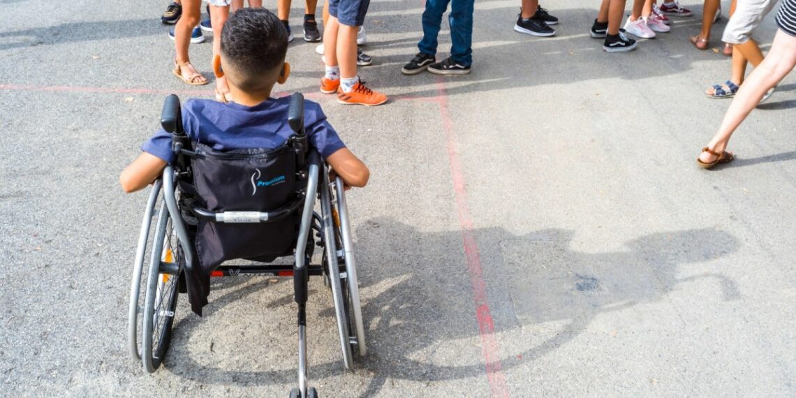 إنطلاق تنفيذ برنامج وطني لتكوين 260 مرافق مدرسي لإدماج التلاميذ ذوي الإعاقة