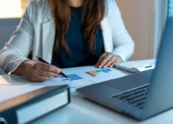 مقترح قانون يمكن المرأة في القطاع الخاص من التقاعد المبكر دون إشتراط أن تكون أما لثلاثة أبناء