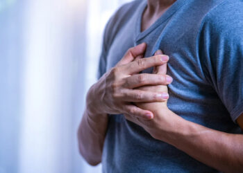 رئيس جمعية جراحة الصدر والقلب ينبّه من الأعراض الأولية للجلطة القلبية