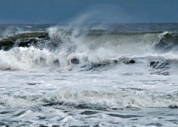 انقلاب قارب صيد في قابس يؤدي لوفاة بحّار وإصابة آخر إثر