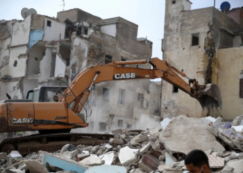 إشارات أحمد الحمروني: الواجهة والقافية