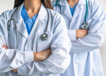 أكثر من 6 آلاف طبيب غادروا تونس من 2021 إلى 2025