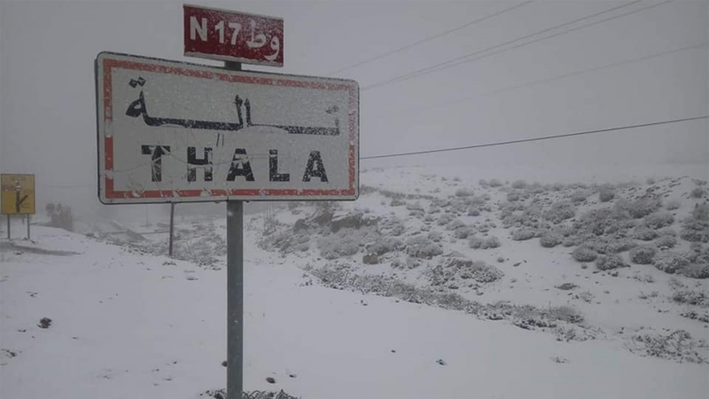 القصرين: تساقط كميات طفيفة من الثلوج بتالة واستنفار محلّي تحسّبًا لأيّ طارئ