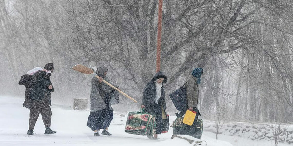 الثلوج تودي بحياة 61 شخصا في أفغانستان