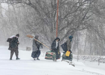 الثلوج تودي بحياة 61 شخصا في أفغانستان