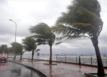 السبت: تقلبات جوية وأمطار غزيرة ورياح قوية جدا تصل إلى 120 كلم/س