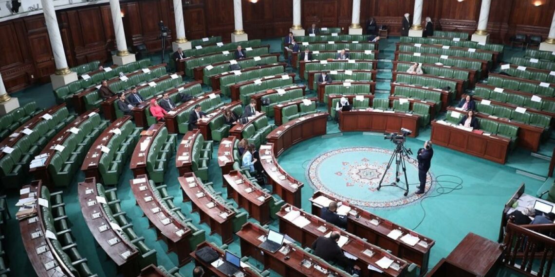 البرلمان يطالب باحترام الضمانات الدستورية المكفولة لكل نائب في كل تتبع جزائي وقضائي