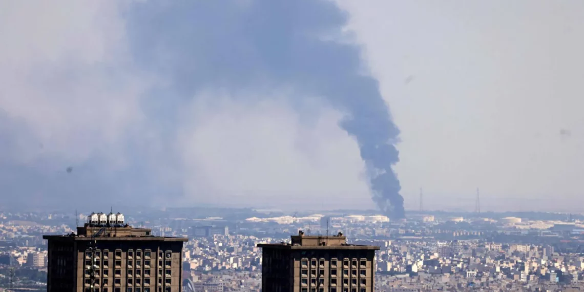 الإمارات: وفاة شخص إثر سقوط شظايا صاروخية