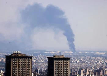 الإمارات: وفاة شخص إثر سقوط شظايا صاروخية