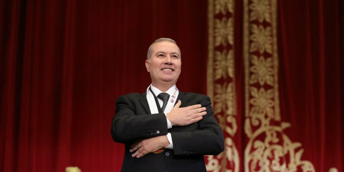 الكاتب التونسي نزار شقرون يتحصل على جائزة نجيب محفوظ للرواية العربية