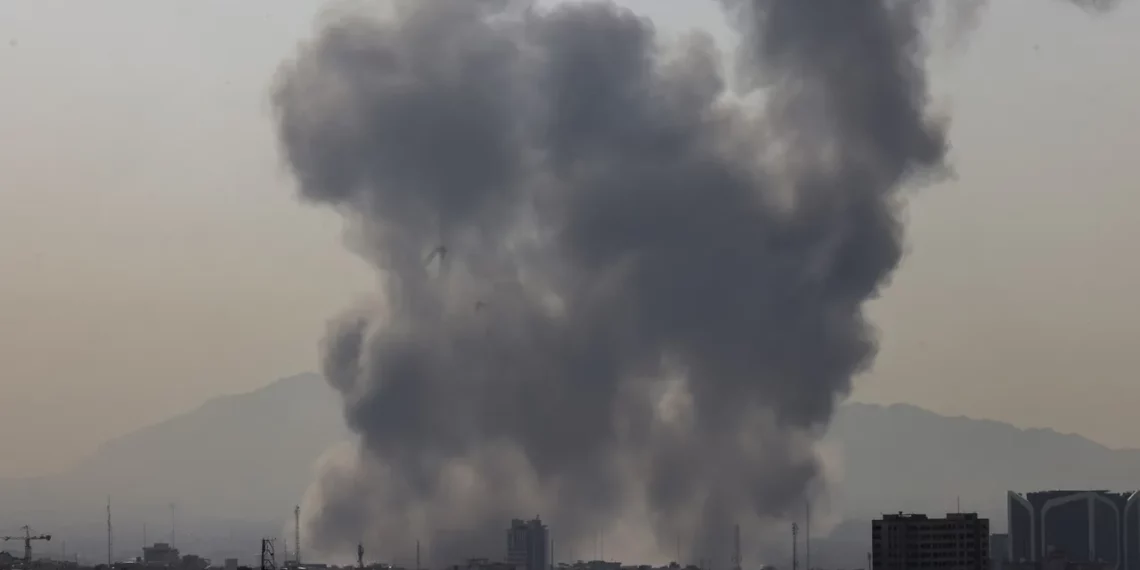 انفجارات في أبو ظبي والمنامة والرياض ودبي وقطر تعترض صواريخ إيرانية