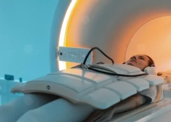 تطوير العلاج الإشعاعي والأدوية الصيدلانية المشعّة.. محور جلسة استراتيجية بوزارة الصحّة