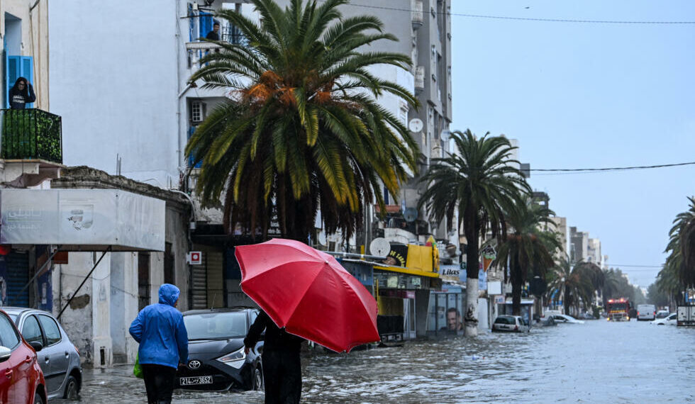 طقس: رياح قوية وأمطار رعدية اليوم وغدا