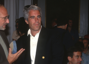 وثائق جديدة تثير الشبهات.. هل كان جيفري إبستين عميلا للموساد؟