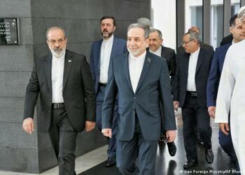 إيران-أمريكا: تفاؤل حذر بعد اختتام المحادثات غير المباشرة