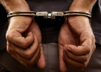 العاصمة: القبض على منتحل صفة إطار أمني تحيّل على شبان وسلبهم أموالهم