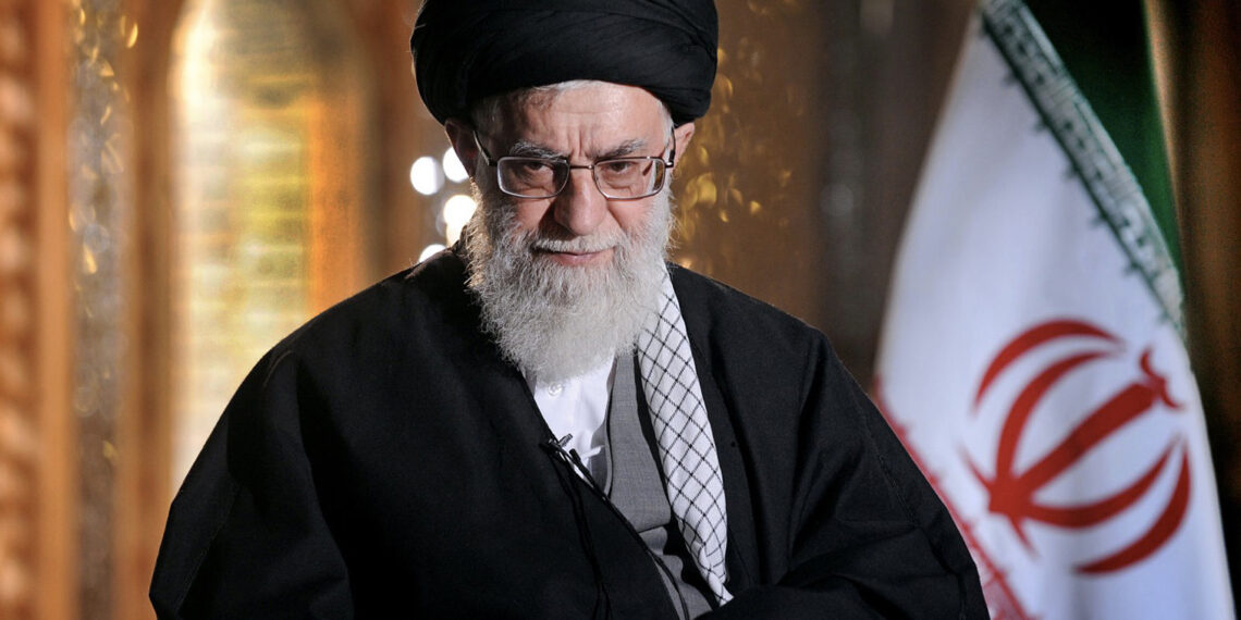 إسرائيل تعلن إستهداف المرشد الأعلى الإيراني علي خامنئي