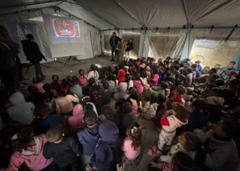 ”سينما الأجنحة الصغيرة” تحلق في سماء غزة لإعادة ابتسامة نصف مليون طفل