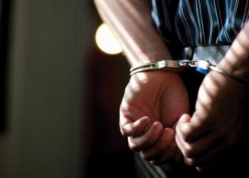 السجن في حق عدل منفذ وزوجته بتهمة الإستيلاء على مبلغ مالي محكوم به قضائيا قدره 150 ألف دينار