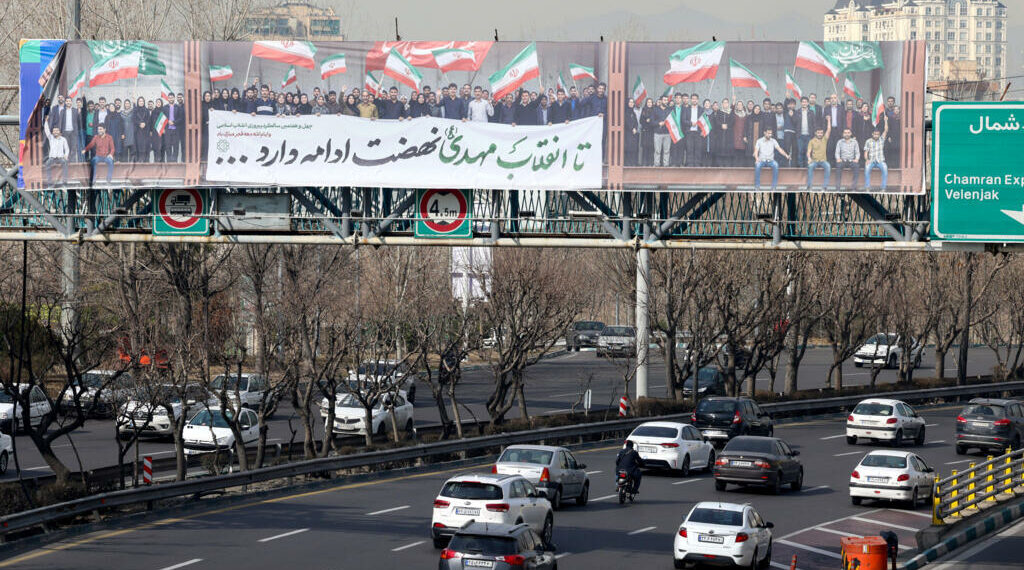 الهند تطلب من رعاياها مغادرة إيران