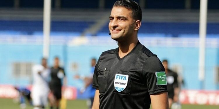 نظرا لارتكابهم “خطأ جسيما وغير مبرر” في مباراة الإفريقي والصفاقسي: تجميد نشاط هيثم قيراط وأسامة شريط