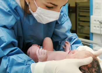 كنفدرالية القابلات تدعو إلى تصحيح مسمى مهنة القابلة في الشهادات العلمية والوظيفية لما قبل سنة 2022