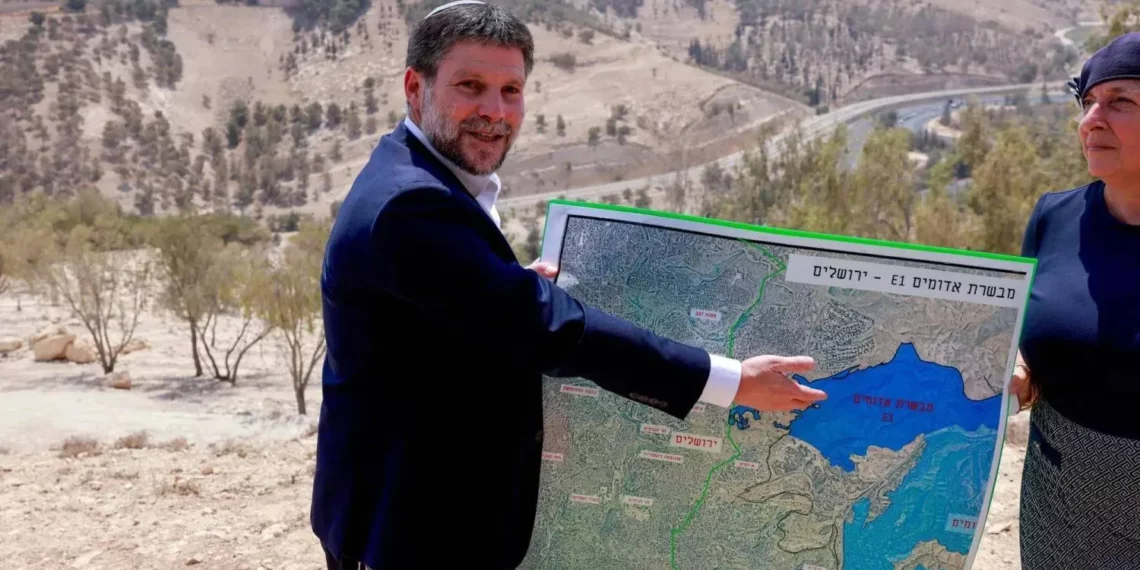 سموتريتش “مثلما نسيطر على 55% من قطاع غزة علينا أن نفعل ذلك في لبنان”