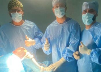 جندوبة: فريق جراحة العظام ينجح في إجراء عمليّة تركيب كامل للرّكبة
