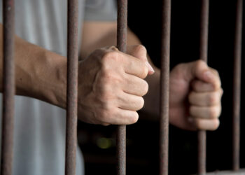 15 سنة سجنا في حق شاب دلس الأوراق النقدية وروجها بالفضاءات التجارية واستعمالها في عمليات شراء عبر الانترنات