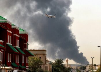 مقتل شخصين وإصابة 3 نتيجة سقوط شظايا صاروخ في أبوظبي