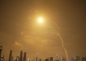 إسرائيل: نحو 2000 شخص في المستشفيات منذ بدء الحرب