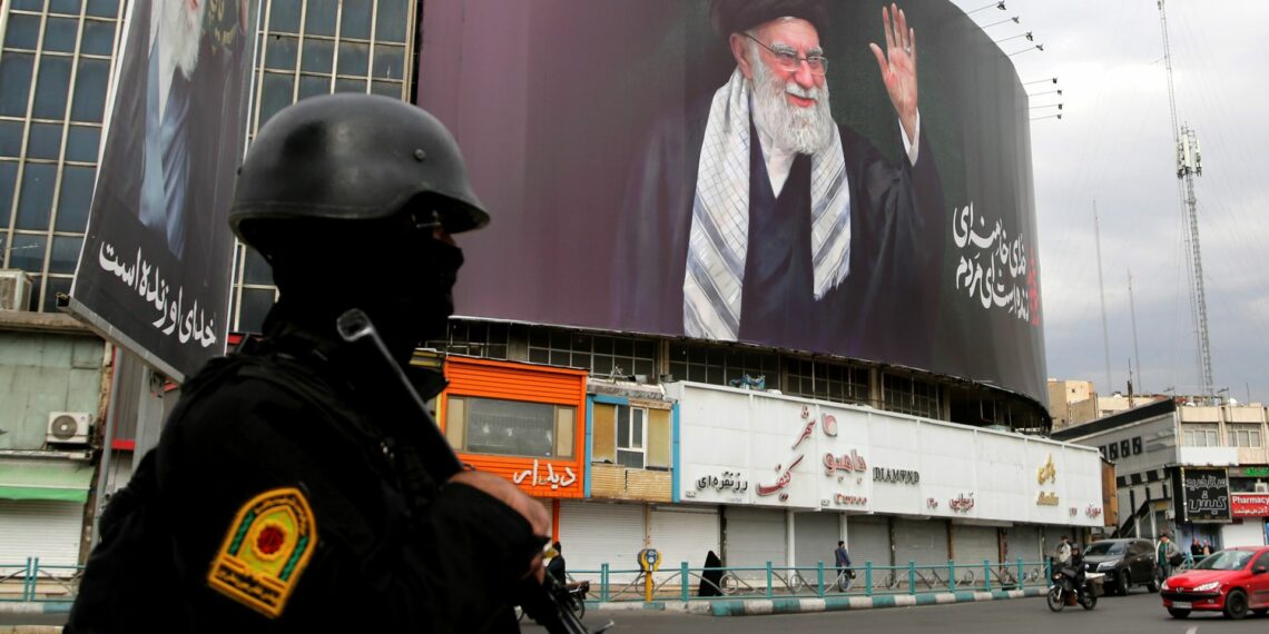 إيران تُعدم 3 أشخاص بتُهمة التجسّس لأمريكا وإسرائيل