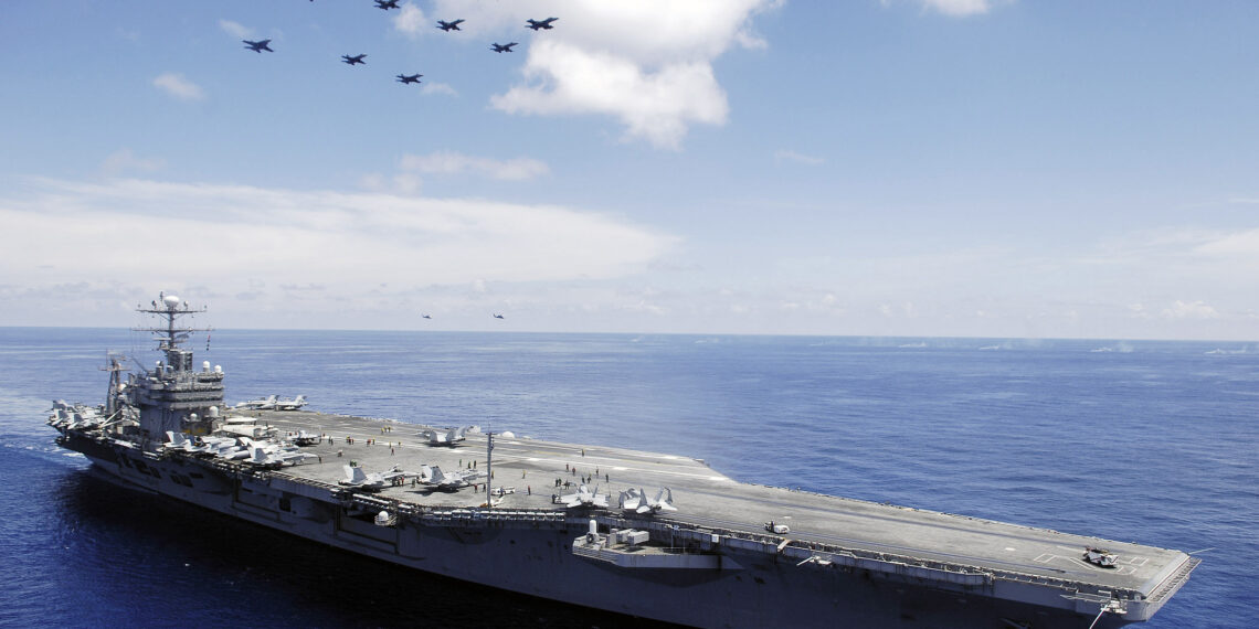 الجيش الإيراني: هاجمنا حاملة الطائرات أبراهام لينكولن بالصواريخ