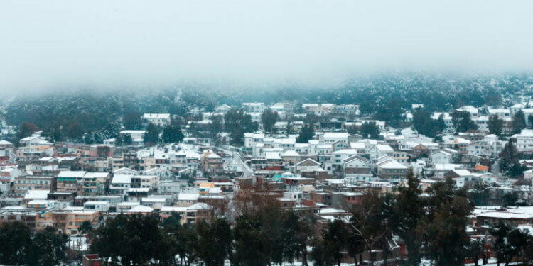 غدا: انخفاض ملحوظ في درجات الحرارة وإمكانية تساقط الثلوج