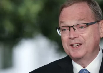 مستشار ترامب الاقتصادي: تكلفة الحرب على إيران بلغت لحد الآن 12 ميليار دولار