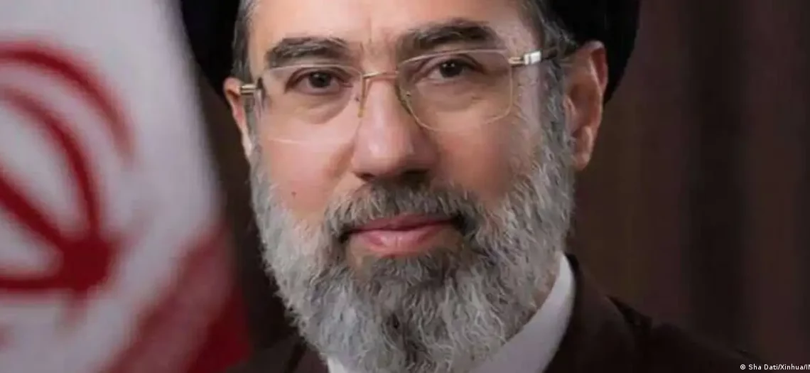 في أوّل خطاب له: المرشد الأعلى الإيراني الجديد يتعهّد بالثّار لقتل بلاده