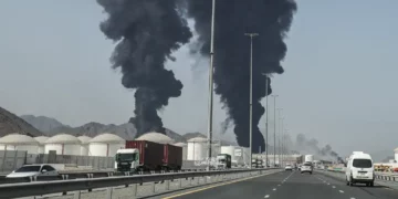 الإمارات: الحرس الثوري الايراني يهاجم منشآت نفطية ويهدد مراكز الجيش الأمريكي