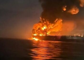 الكويت: استهداف إيراني لناقلة نفط عملاقة في ميناء دبي