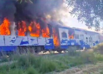 إيقاف 8 مشتبه بهم في عملية إضرام النار في عربة قطار بالقلعة الصغرى