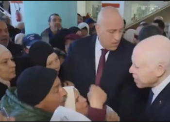 رئيس الدولة يزور مصحة العمران والصيدلية المركزية